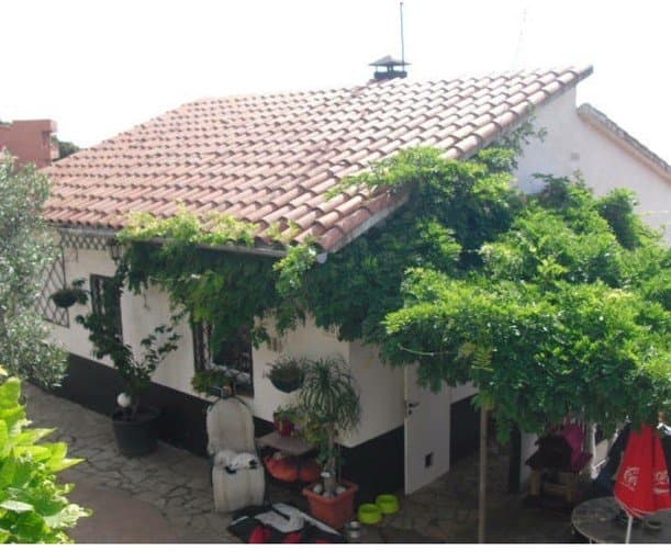 Foto principal de C/ Blanes -Urb Dalt de Calella (Barcelona)