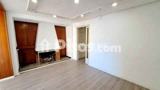 Foto 2 de Piso en venta en Camí Ral, cerca de Carrer de Sant Joan en Centre por 210.000 €