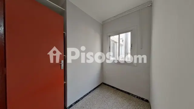 Foto 5 de Piso en venta en Carrer del Rosselló, cerca de Carrer de Jaume I en Cerdanyola Sud por 150.000 €
