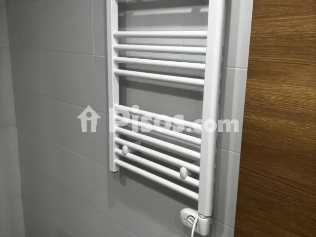 Foto 2 de Piso en venta en Al Lado de La Plaza del Ayuntamiento en Centre por 149.000 €