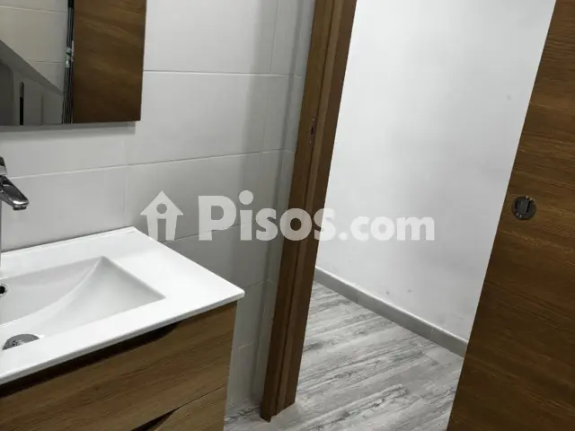 Foto 3 de Piso en venta en Al Lado de La Plaza del Ayuntamiento en Centre por 149.000 €