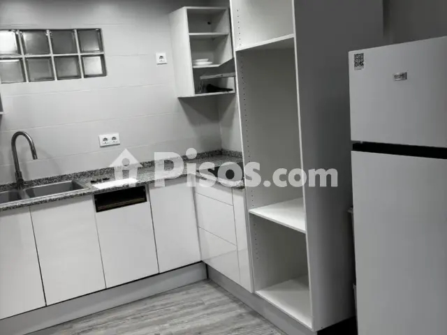 Foto principal de Piso en venta en Al Lado de La Plaza del Ayuntamiento en Centre por 110.000 €