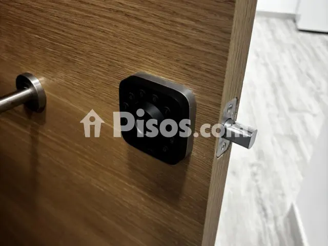 Foto 3 de Piso en venta en Al Lado de La Plaza del Ayuntamiento en Centre por 110.000 €